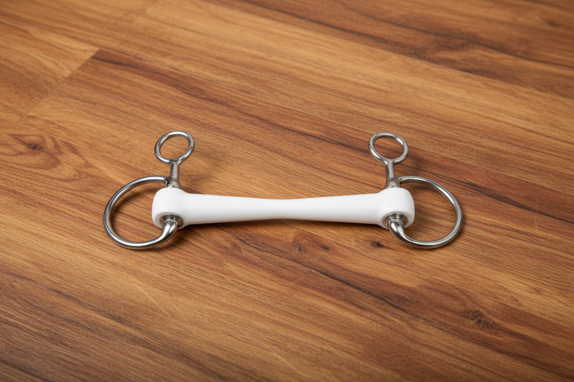 White horse bridle bit with metal rings o